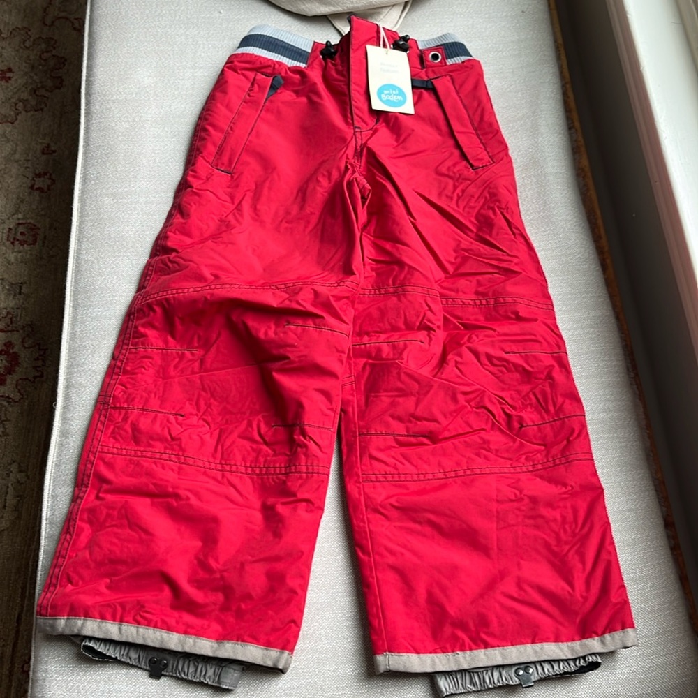 NWT Mini Boden snow pants.  Size 5-6.